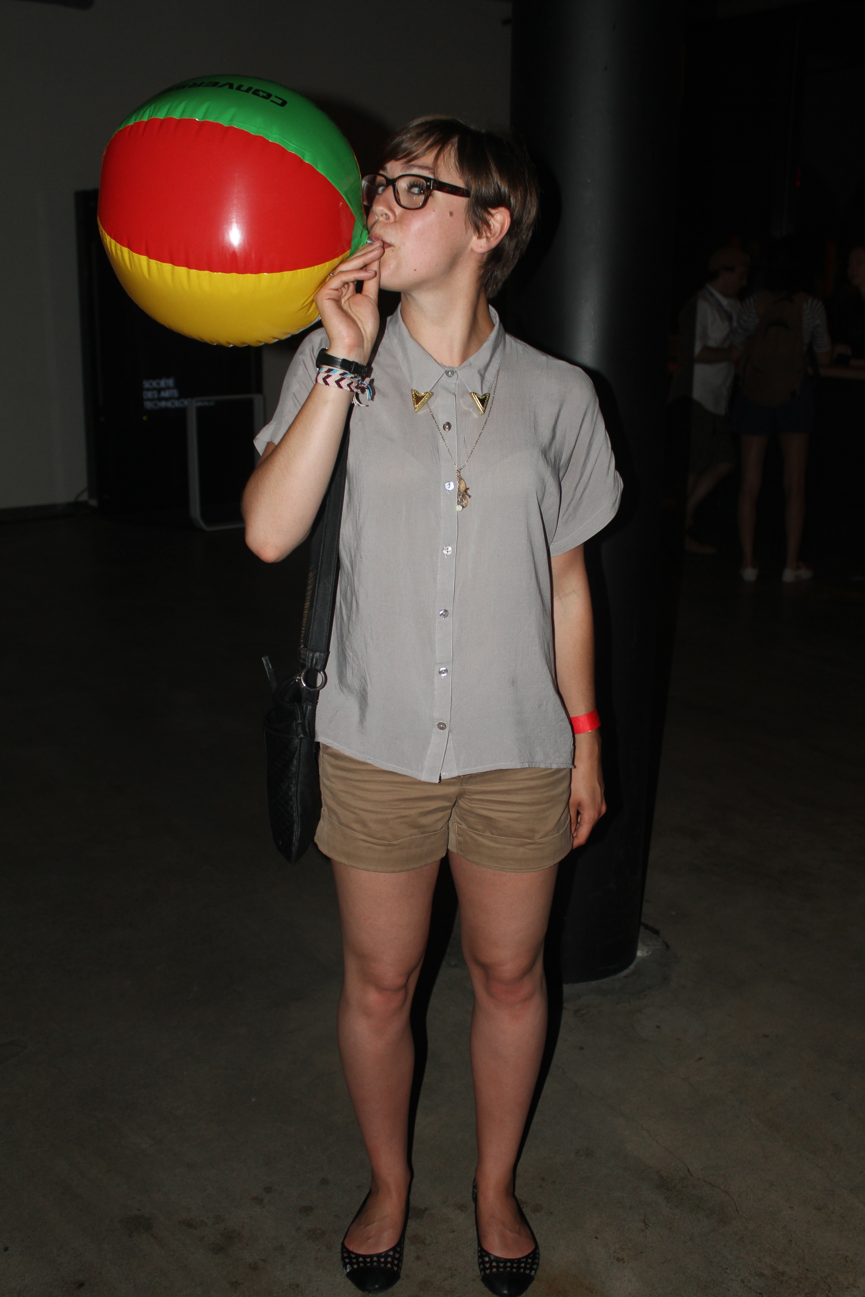 Un street stylin' de belles personnes à l'événement Chromatic de MASSIVart