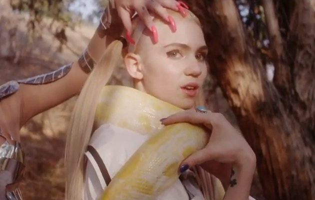 Avoir le goût de partir sur la go en char avec Grimes le temps d&#039;un vidéoclip &lt;3