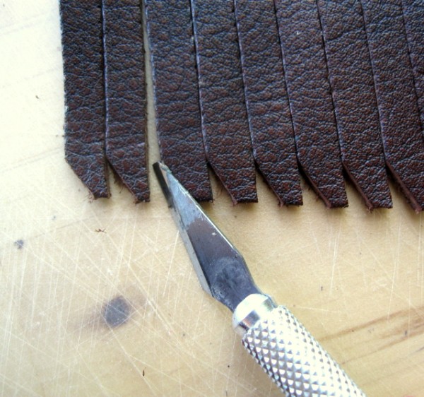 Nouveau crazy DIY : fabriquer des franges de cowboy pour vos bottillons!