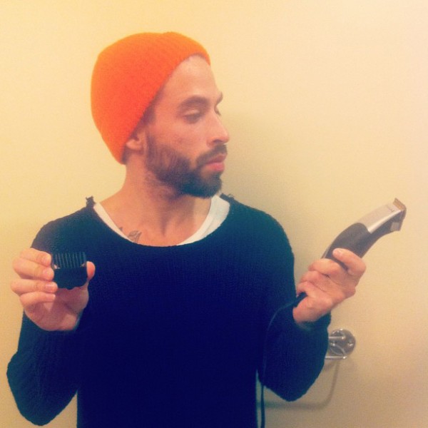 Comment entretenir ta barbe avec un oeil fermé, le matin devant tes deux toasts