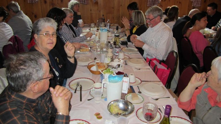 Breaking news : cette année, on peut visiter la cabane à sucre sans porter des chemises à carreaux!