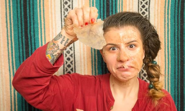 Un masque « peel-off » pour redonner vie à votre face!