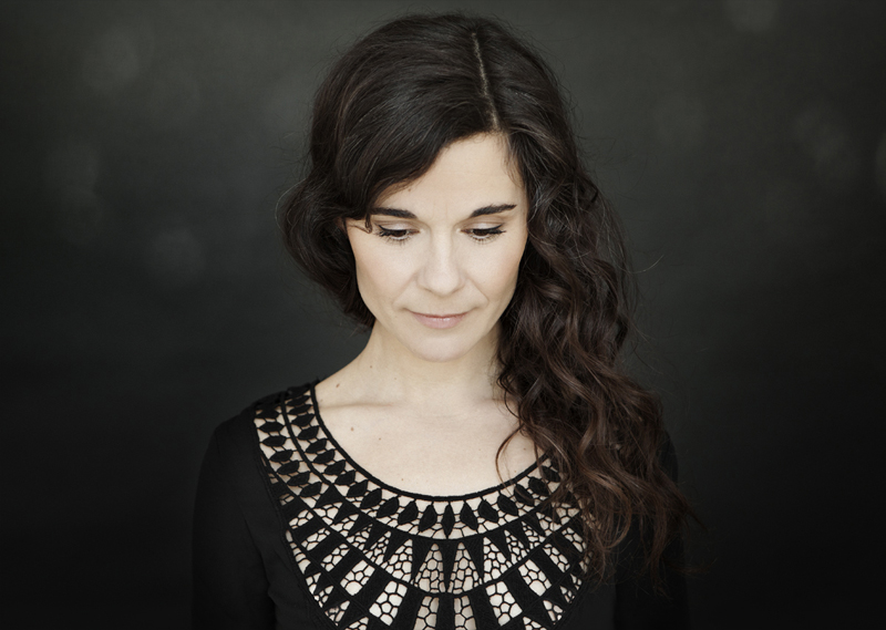 Julie Blanche et un premier album qui inspire des petits kits pastel. &lt;3