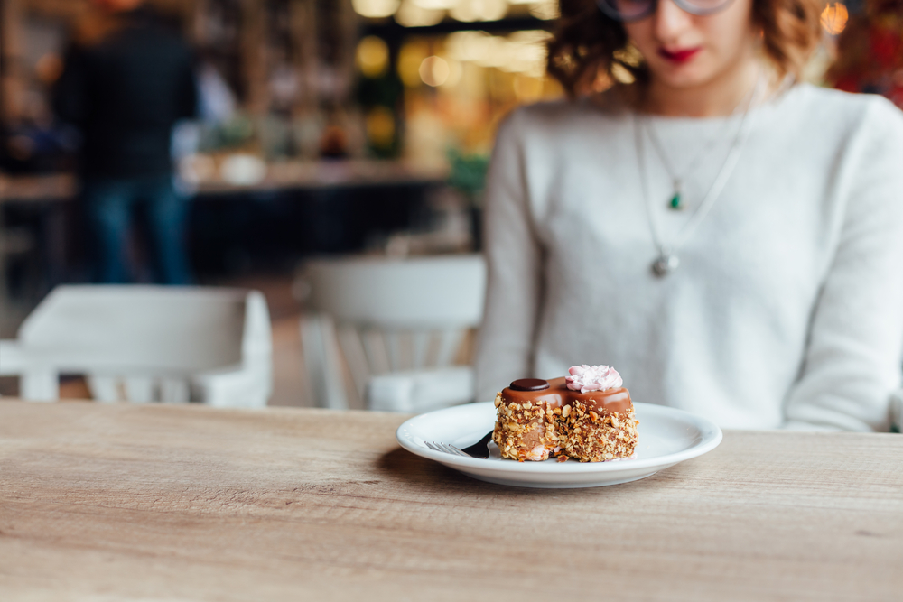Manger, cette activité si naturelle et pourtant si problématique