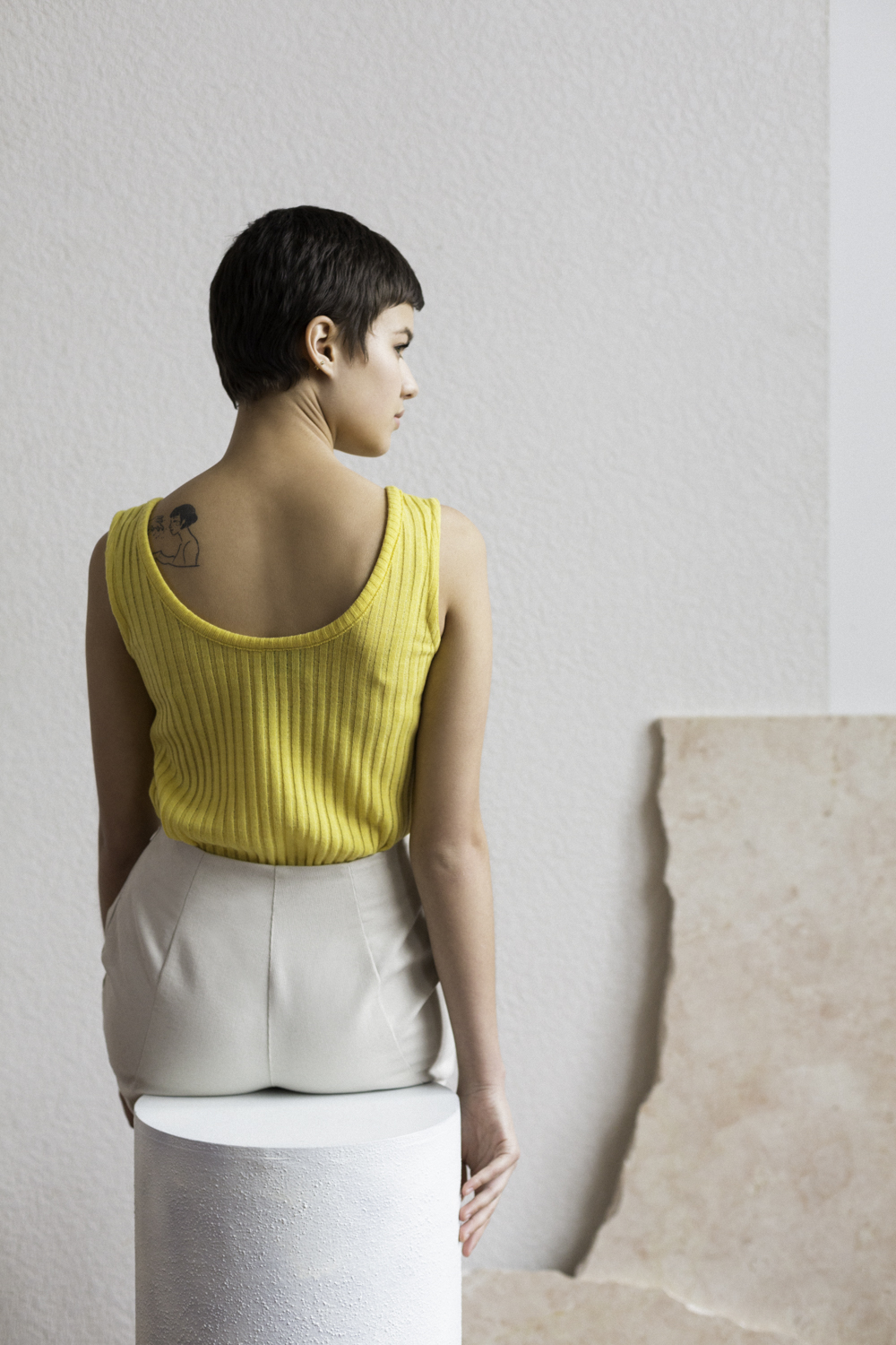 Betina Lou : une collection minimaliste parsemée de jaune!