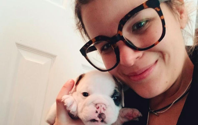 Non, j’ai pas à accepter qu'on se moque de mes lunettes même si je suis une adulte