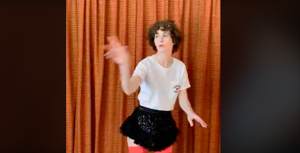 Miranda July lance une mini collection de t-shirts avec Uniqlo et c&#039;est parfait!