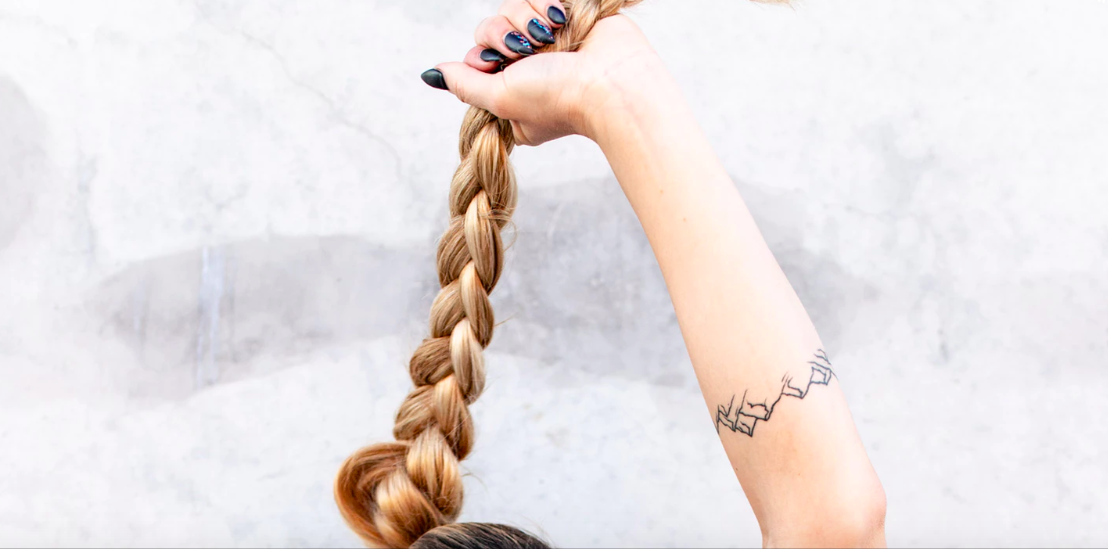 Voici 10 idées de coiffures express pour les matins pressés! [VIDEO]