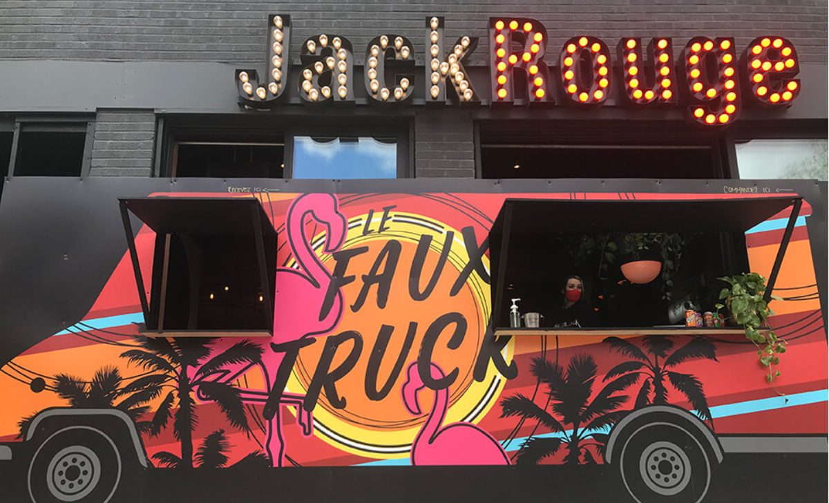 Un restaurant de Montréal se réinvente en faux « food truck » et c’est très astucieux!
