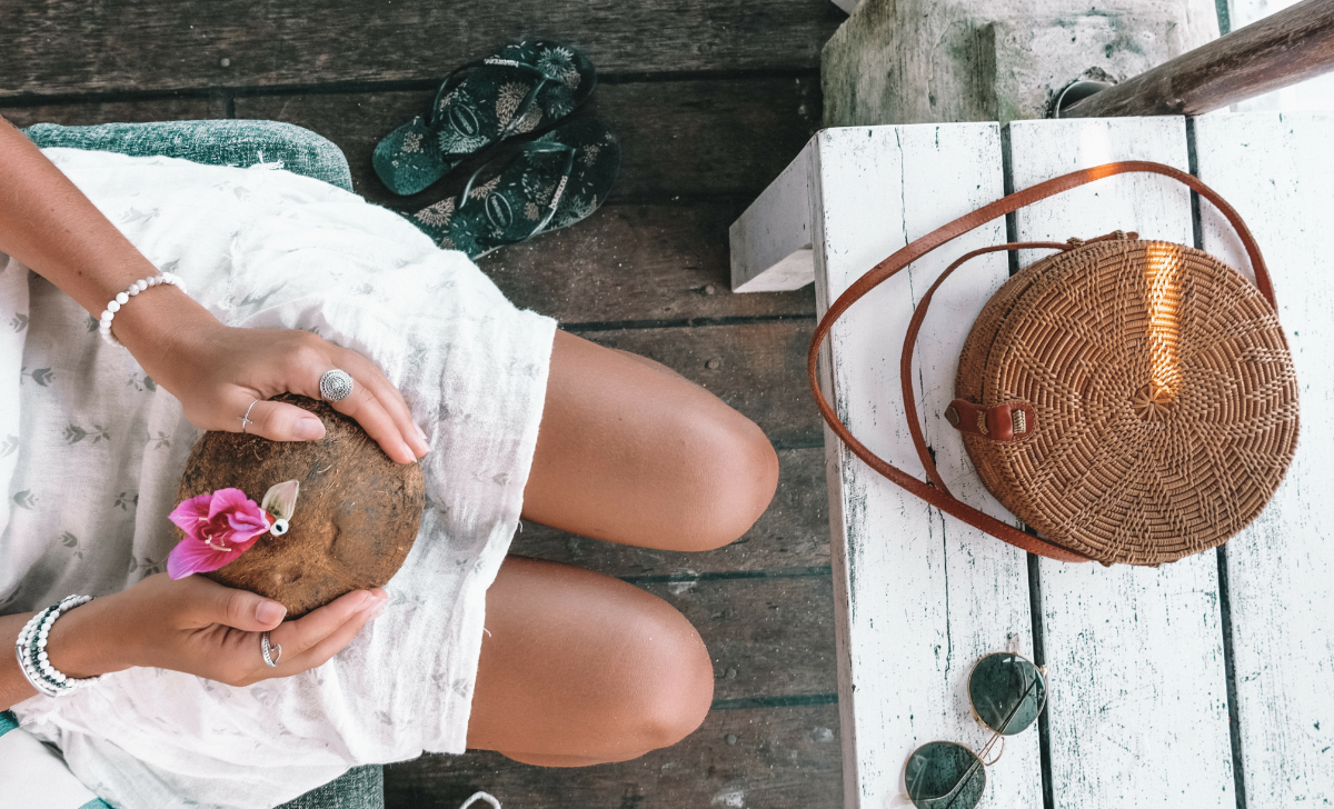 12 magnifiques sacs en rotin pour transporter vos essentiels de l&#039;été