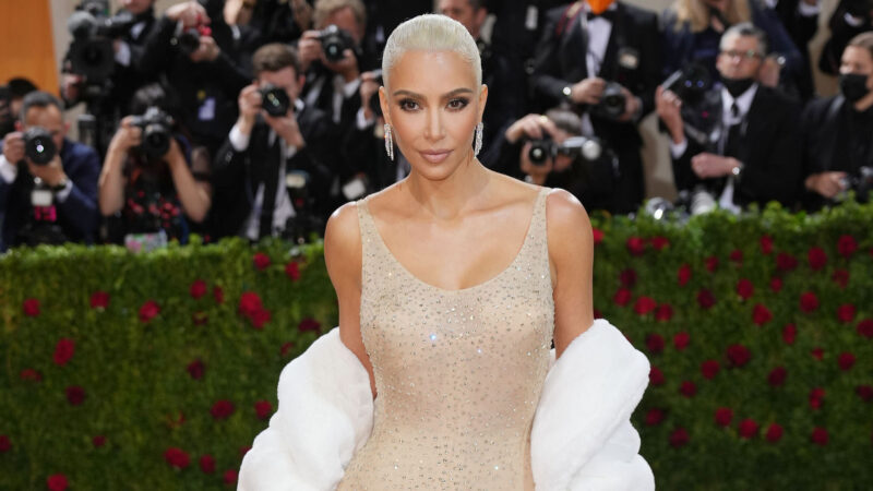 Kim Kardashian Sera Au Met Gala Apr S Tout Ton Petit Look